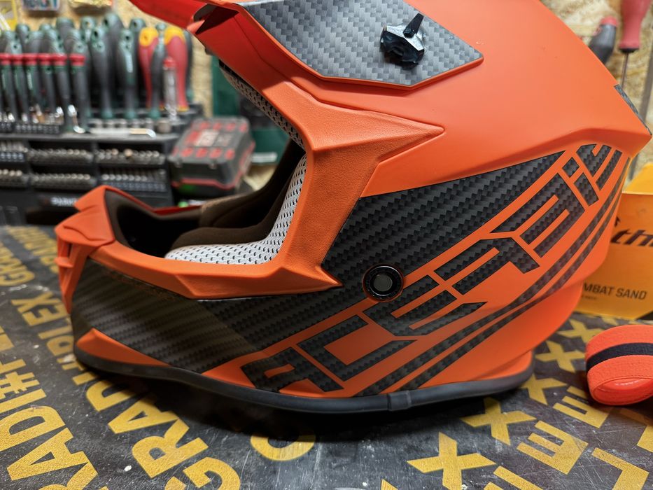 Продавам каска ACERBIZ