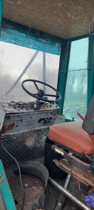 Tractor forestier articulat 6x4 cu macara și troliu – funcțional