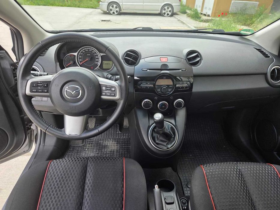 Mazda 2 1.5 Sport 102 cai MZR 2011 carlig remorcare, scaune incalzite, senzori RAR efectuat