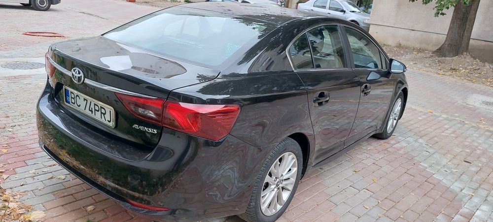 Vând Toyota Avensis 2015