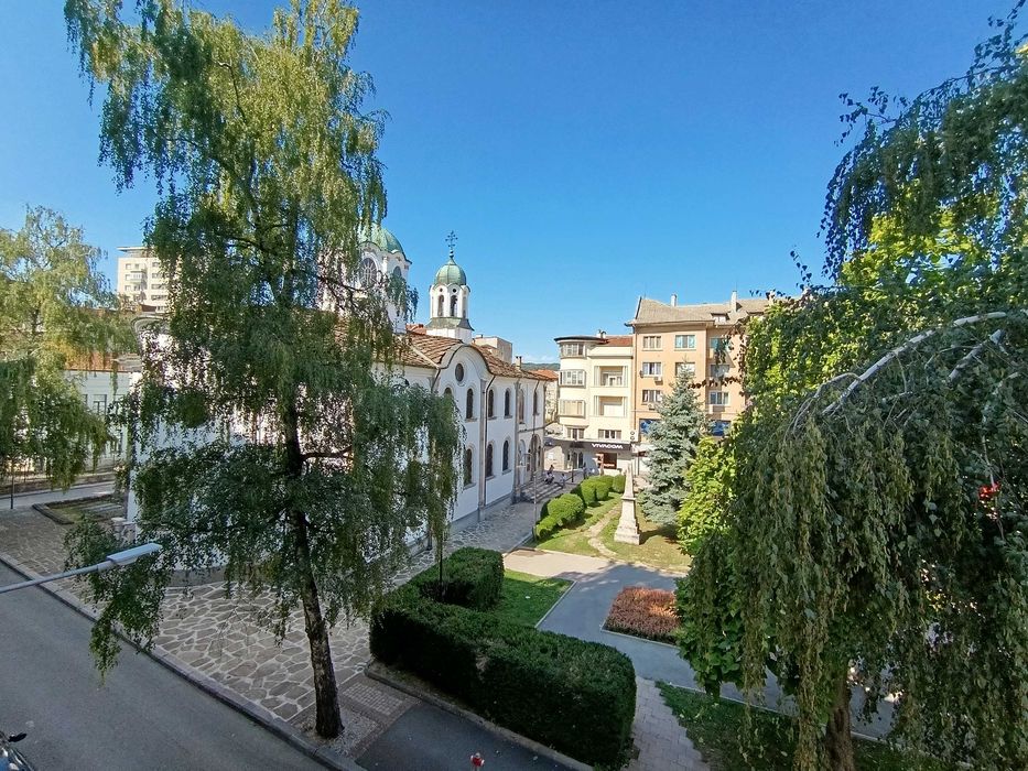 Продава се Тристаен апартамент в Габрово, Център - 130 кв.м за 1154 €/кв.м - Снимка #1