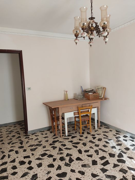 Продавам хубава къща в Лучито-86030, провинция Кампобассо, Италия