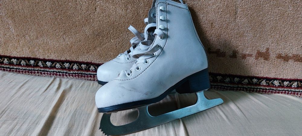 Продаются детские фигурные коньки