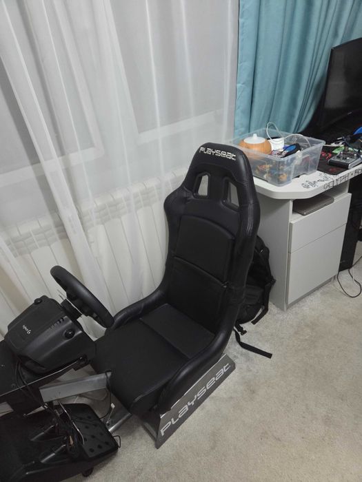 Scaun cu volan gaming