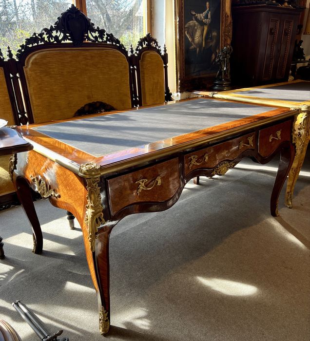 Birou stil Louis XV , furniruit ,elemente bronz, piesă deosebită