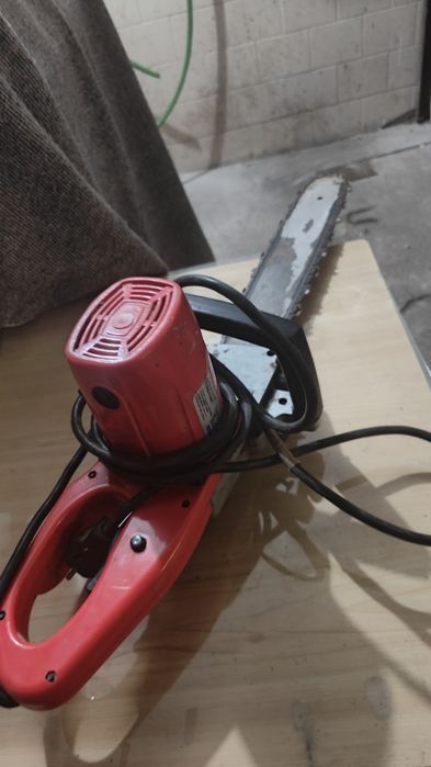 Електрически верижен трион