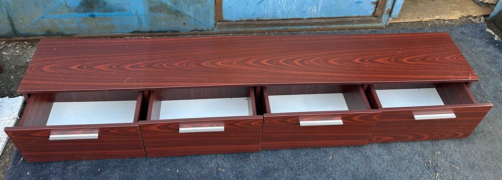 Comoda 2,20 m pentru living; Comoda cu 4 sertare