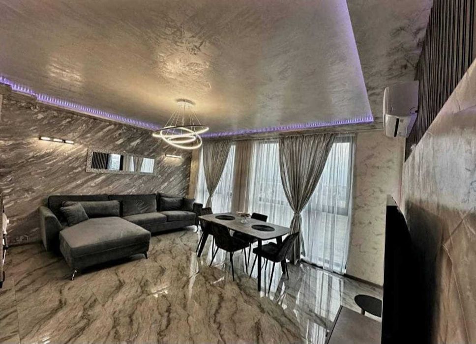 Продава се Двустаен апартамент в Пловдив, Център - 67 кв.м за 2000 €/кв.м - Снимка #1