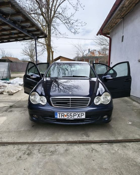 Vând Mercedes w203