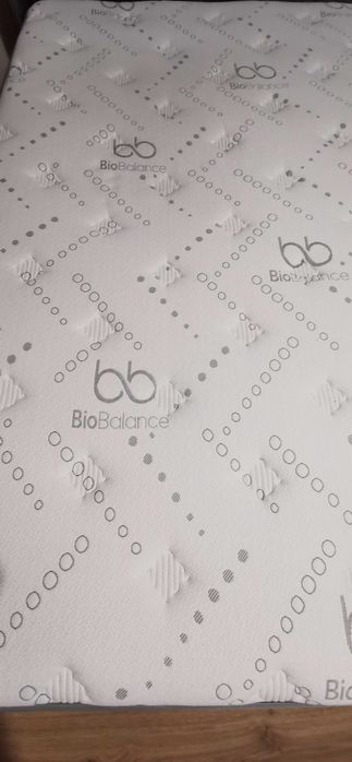 Продавам двулицев матрак