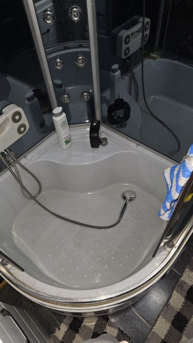 Душевая кабинка большая