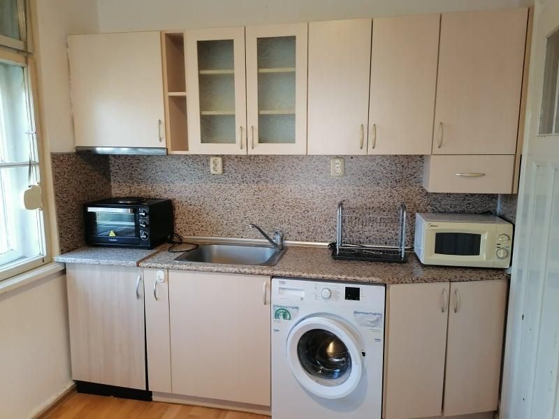 Дава се под наем Двустаен апартамент в Пловдив, Център - 54 кв.м за 306 € - Снимка #1