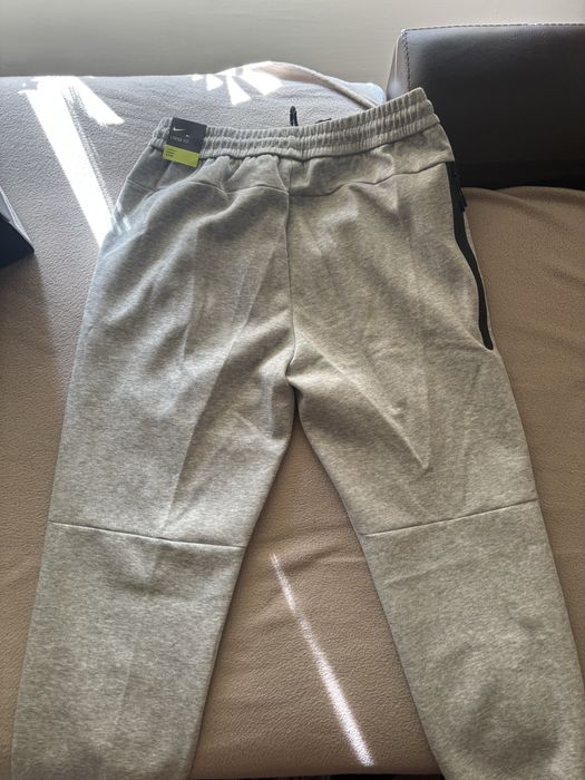 Nike Tech сив.