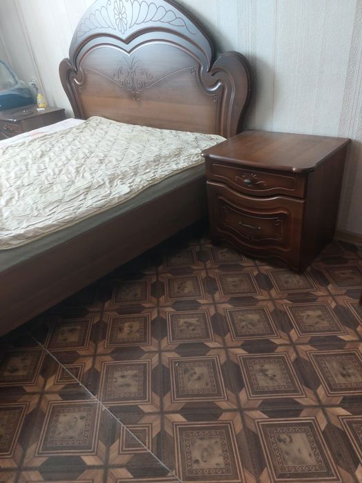 Продам спальный гарнитур