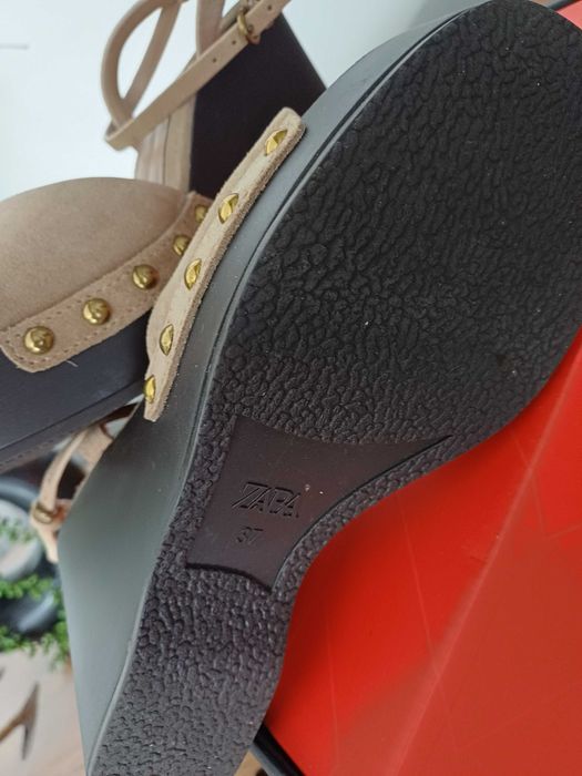 Vând sandale piele Zara