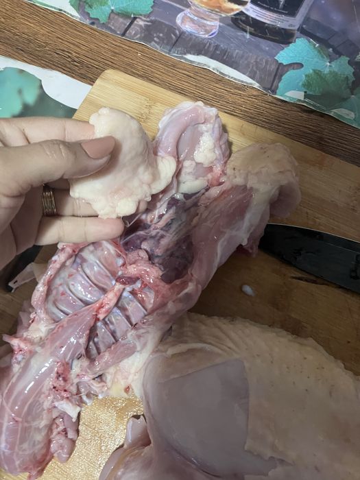 Vând pui de carne 25lei/kg (tăiat )