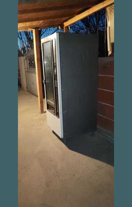 Вендинг за пакетирани стоки и безалкохолни напитки