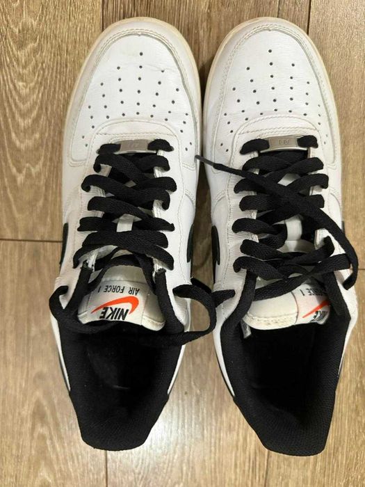 Продам кроссовки Nike Белые Originals..