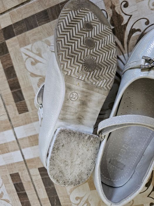 Туфли белые нарядные, размер 32