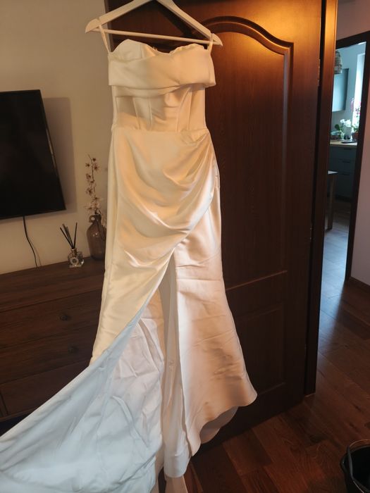 Rochie mireasa stil sirena
