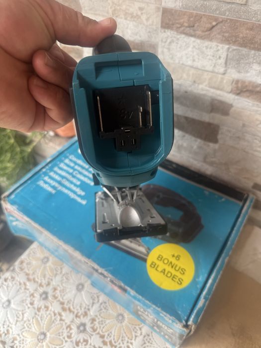 Акумулаторният прободен трион (зеге) Makita