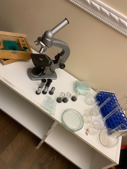 Микроскоп , окуляры,колбы, пробирки
