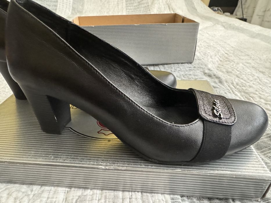 Елегантни дамски обувки