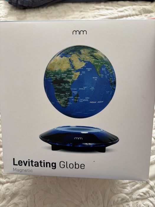 Glob pamantesc cu levitatie magnetica