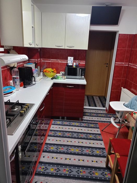 Vand sau schimb apart 3 camere  mobilat,cu aprt 4,5 camere