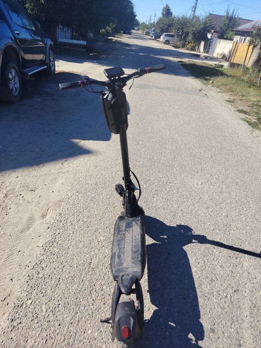 Vand trotineta electrică+casac cadou