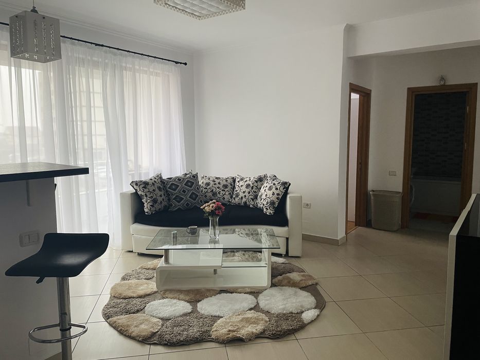 Inchiriez apartament