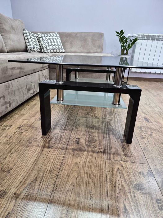 Модерна холна маса от закалено стъкло и елегантен гланц