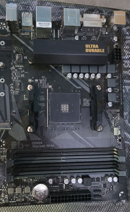 Дъно за компютър Gigabyte B550M DS3H