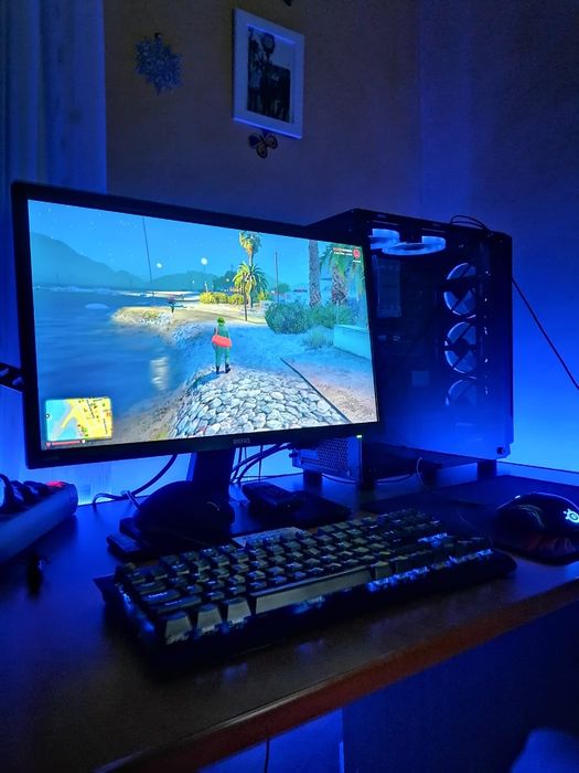 Vând sau schimb pe laptop