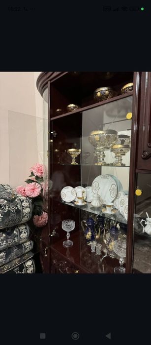 Стол стулья и стенка