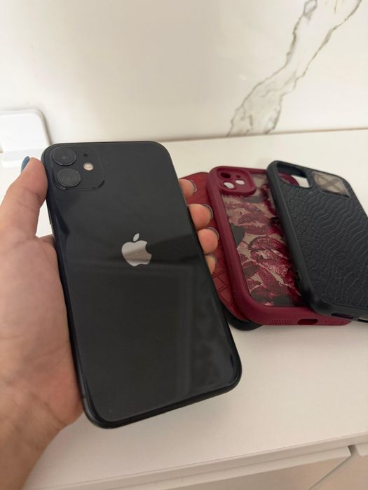 Продам Айфон 11.