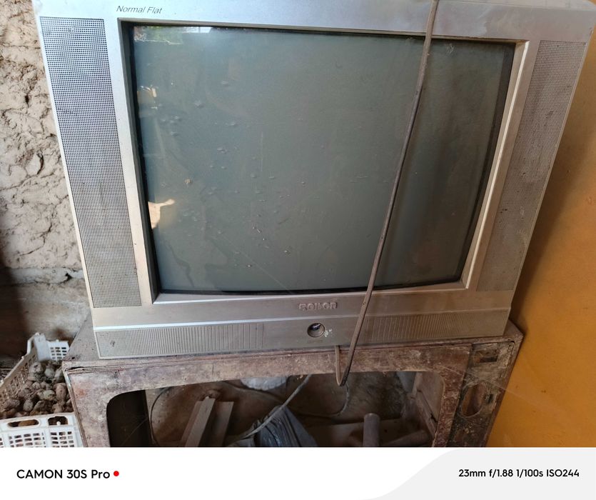 Televizor Roison dotiladi Zapchast yoki remont qilib ishlatsa boʼladi