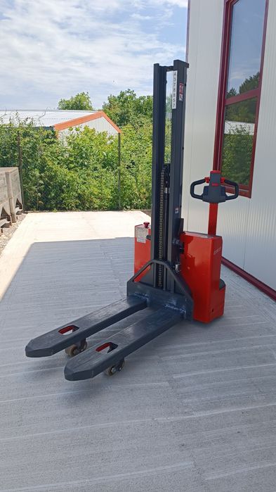 Стакер/и Linde L14 AP, Jungheinrich и палетни колички