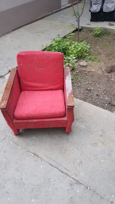 Кресла   антикварная  под  реставрацию   Столик журнальный под реставр