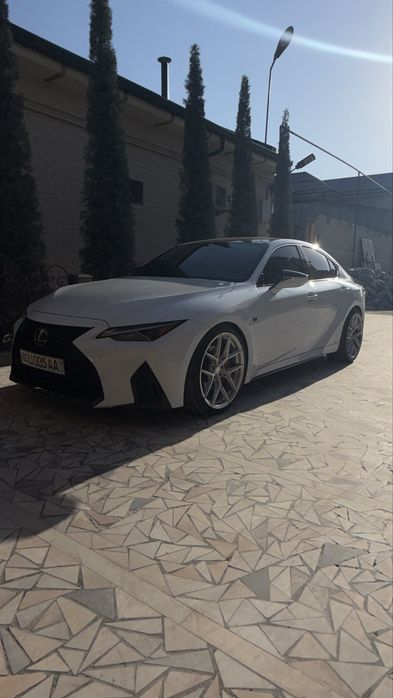 Lexus ES300 2025 — 2