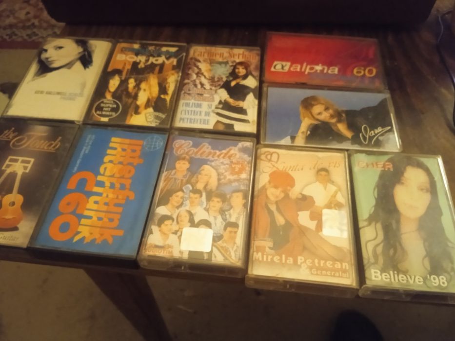 Vind casete cu diferite genuri