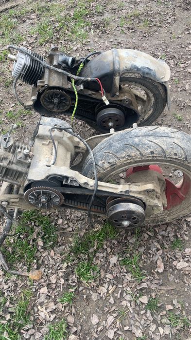 Vand 2 motoare si un scuter