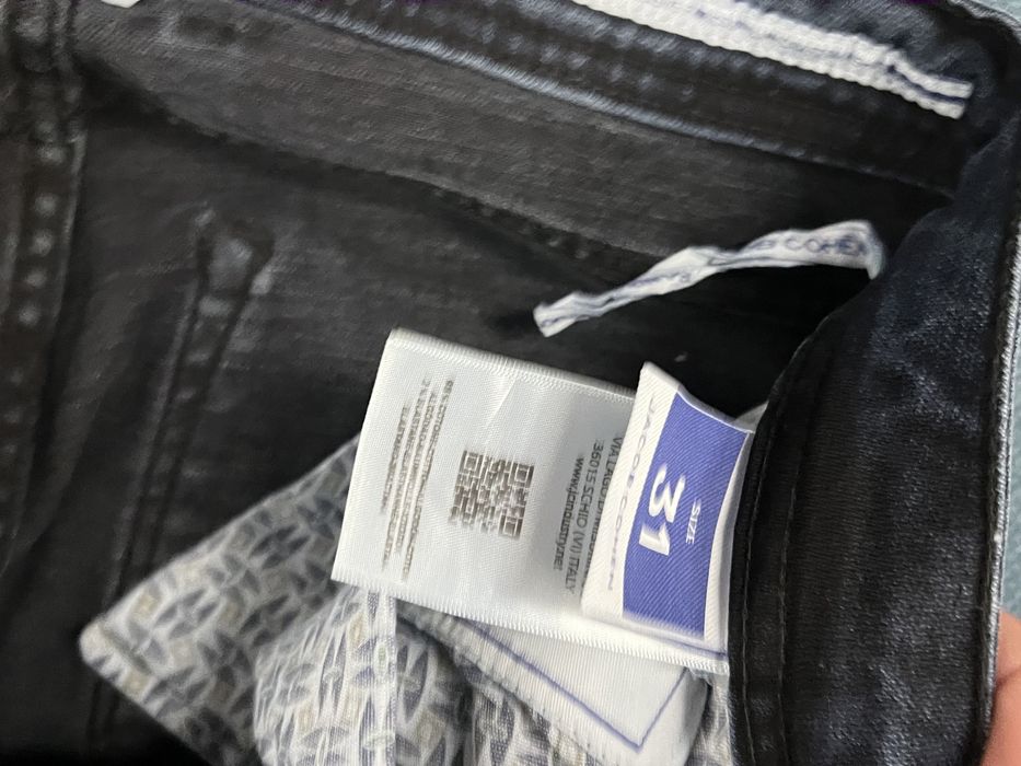 Нов модел дънки JACOB COHEN.С етикети всичко от до.Всички размери.