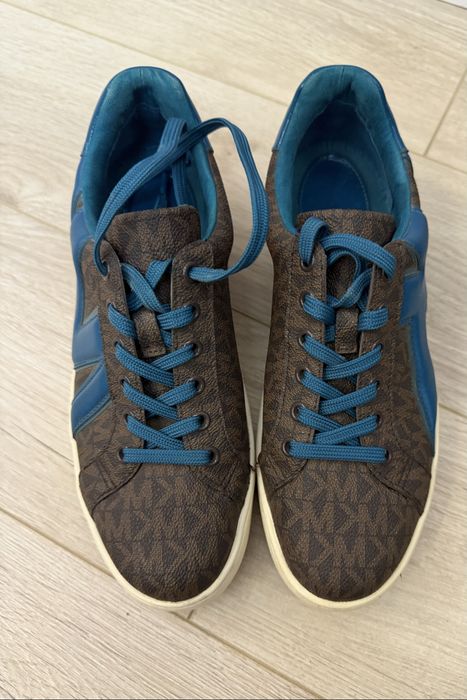 Продам кроссовки Michael kors