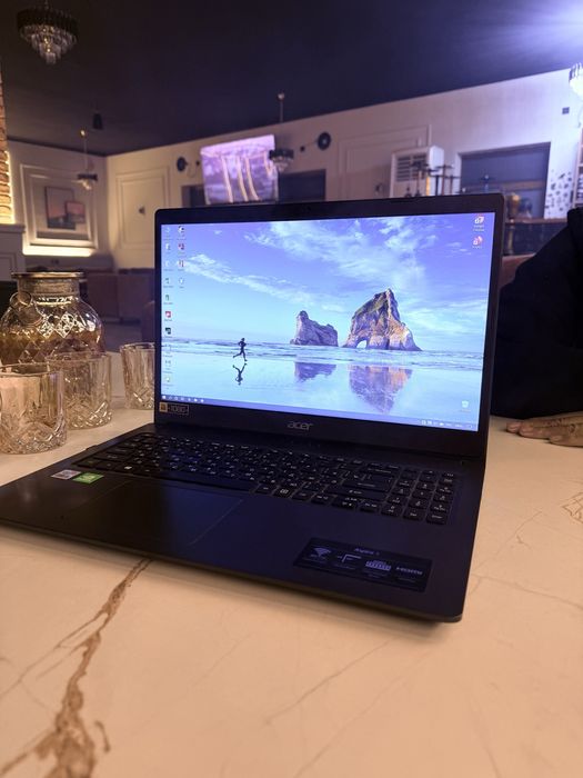 Acer Aspire 3. I5-1035, 8gb, MX330, SSD128, HDD1TR