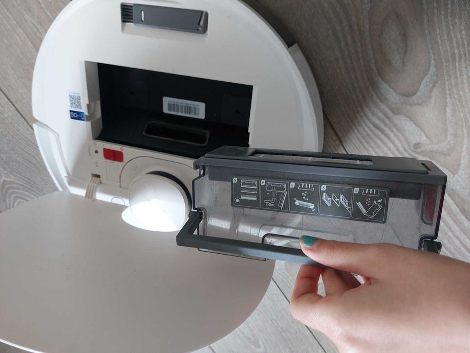 Робот-пылесос Ecovacs Deebot 8 в идеальном состоянии