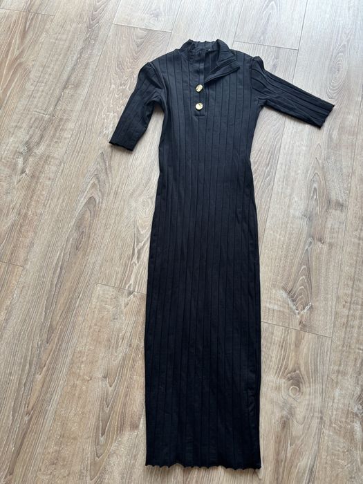 Rochie sara tricotata cu nasturi aurii