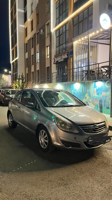 Продам автомобиль  опель корса д