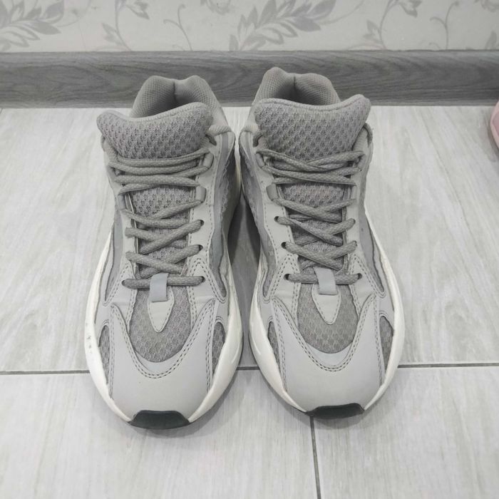 Крассовки Adidas yezzy