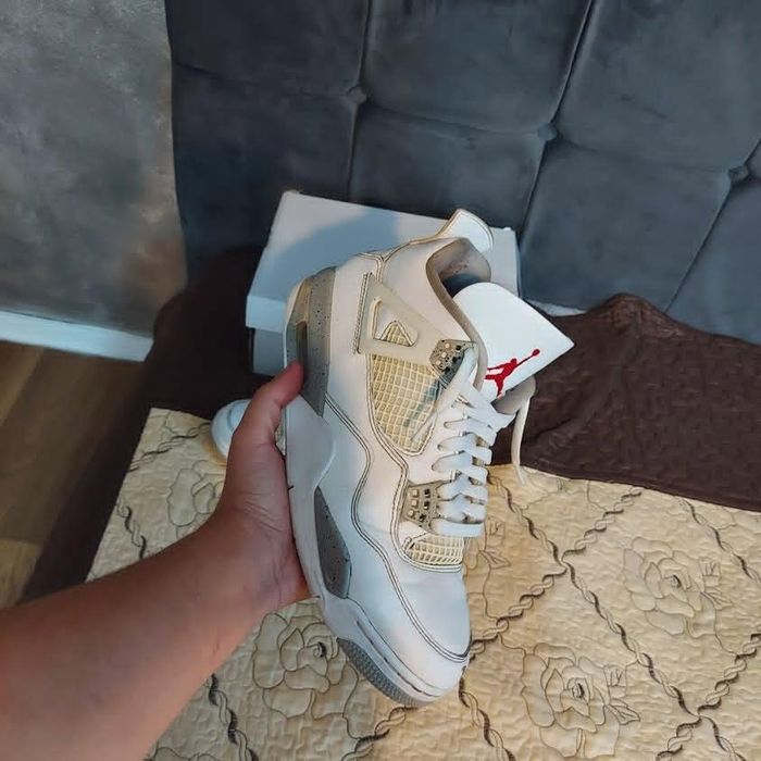 Jordan 4 Metallica